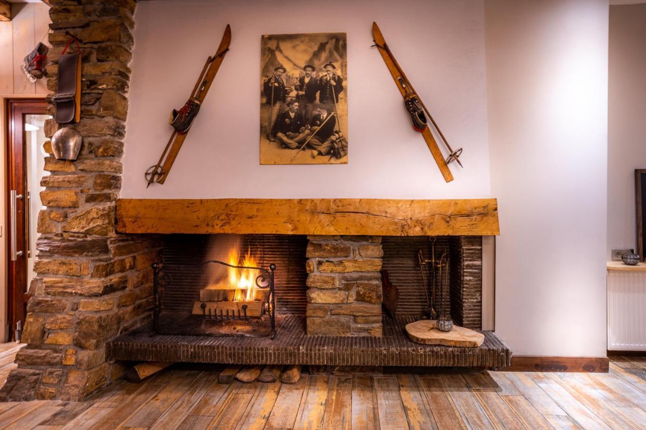 Hotel La Rencluse Saint-Mamet Bagian luar foto