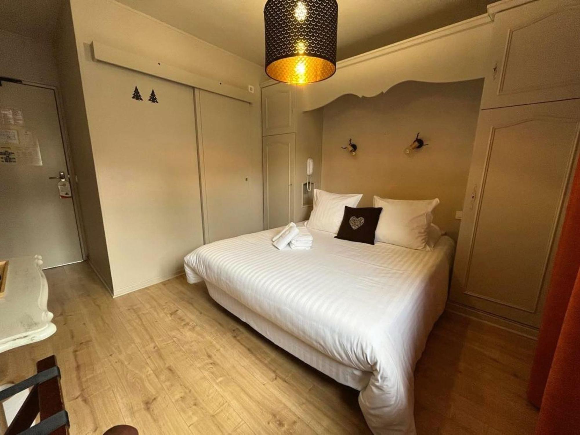 Hotel La Rencluse Saint-Mamet Bagian luar foto
