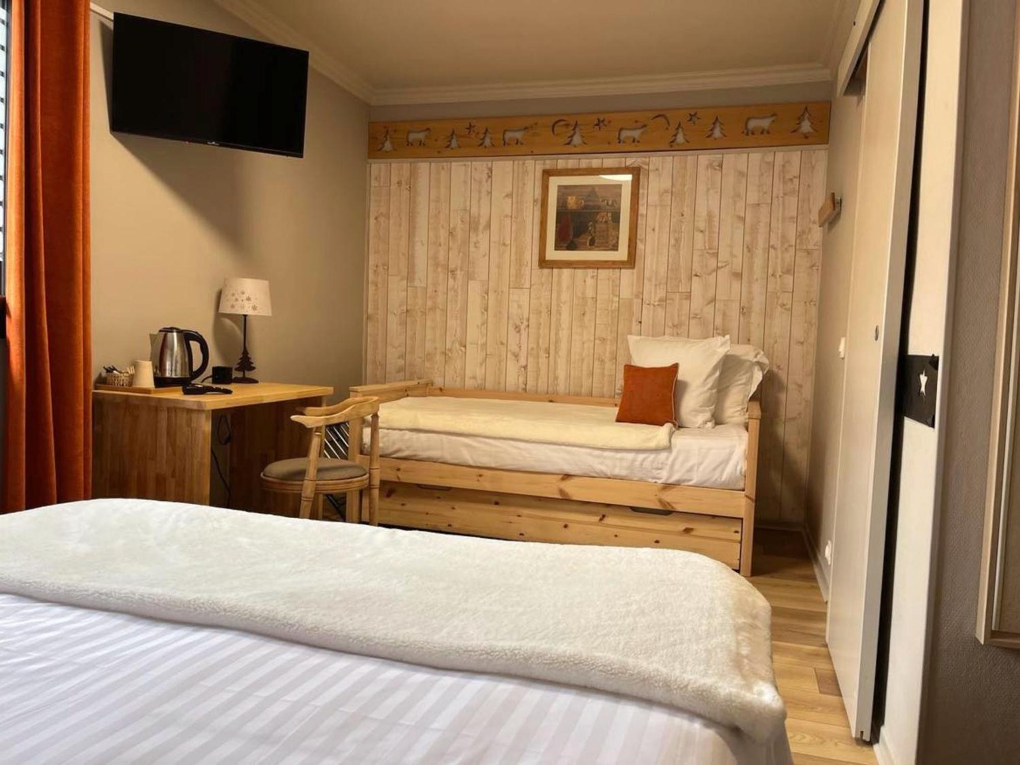 Hotel La Rencluse Saint-Mamet Bagian luar foto