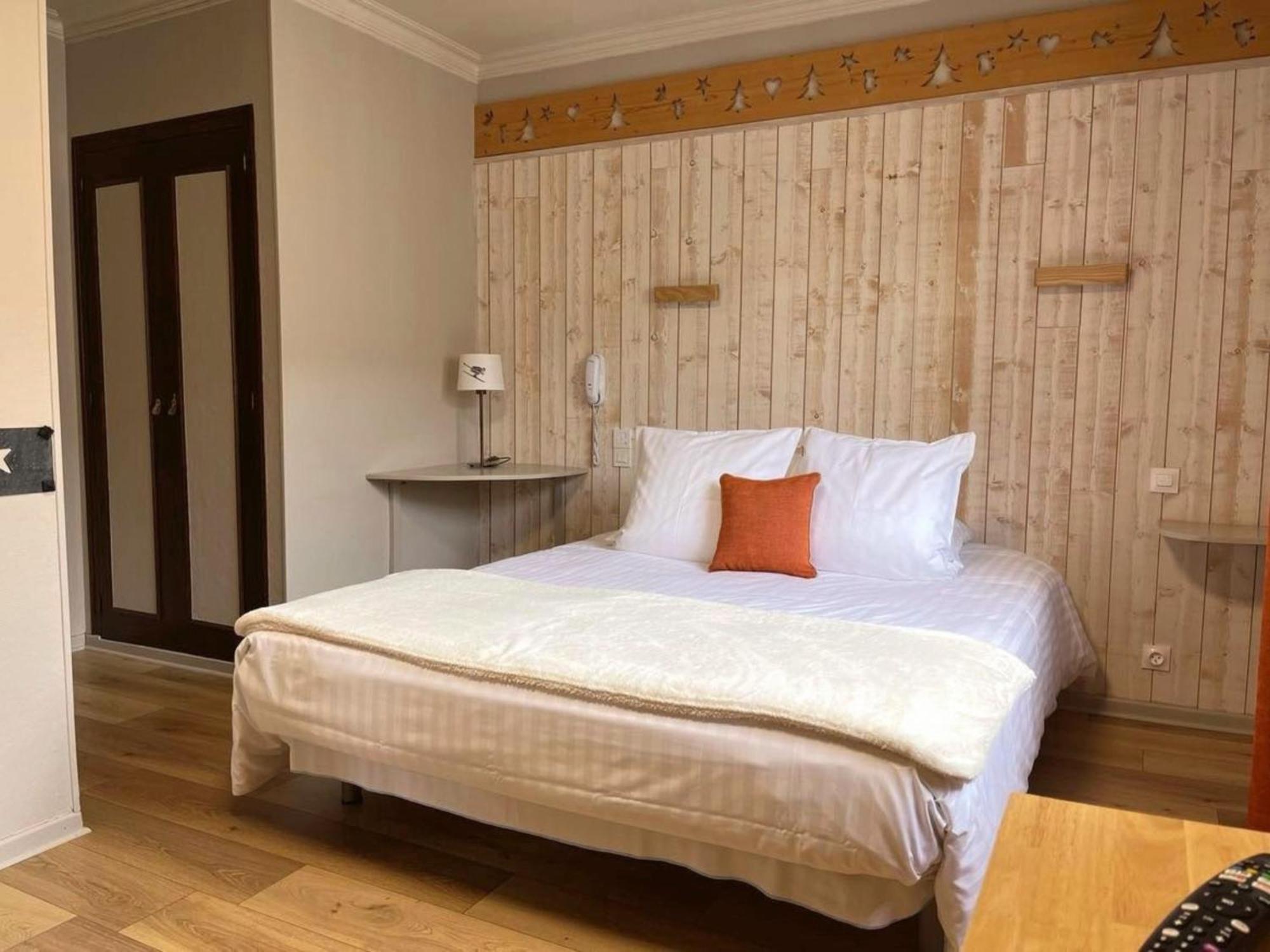 Hotel La Rencluse Saint-Mamet Bagian luar foto