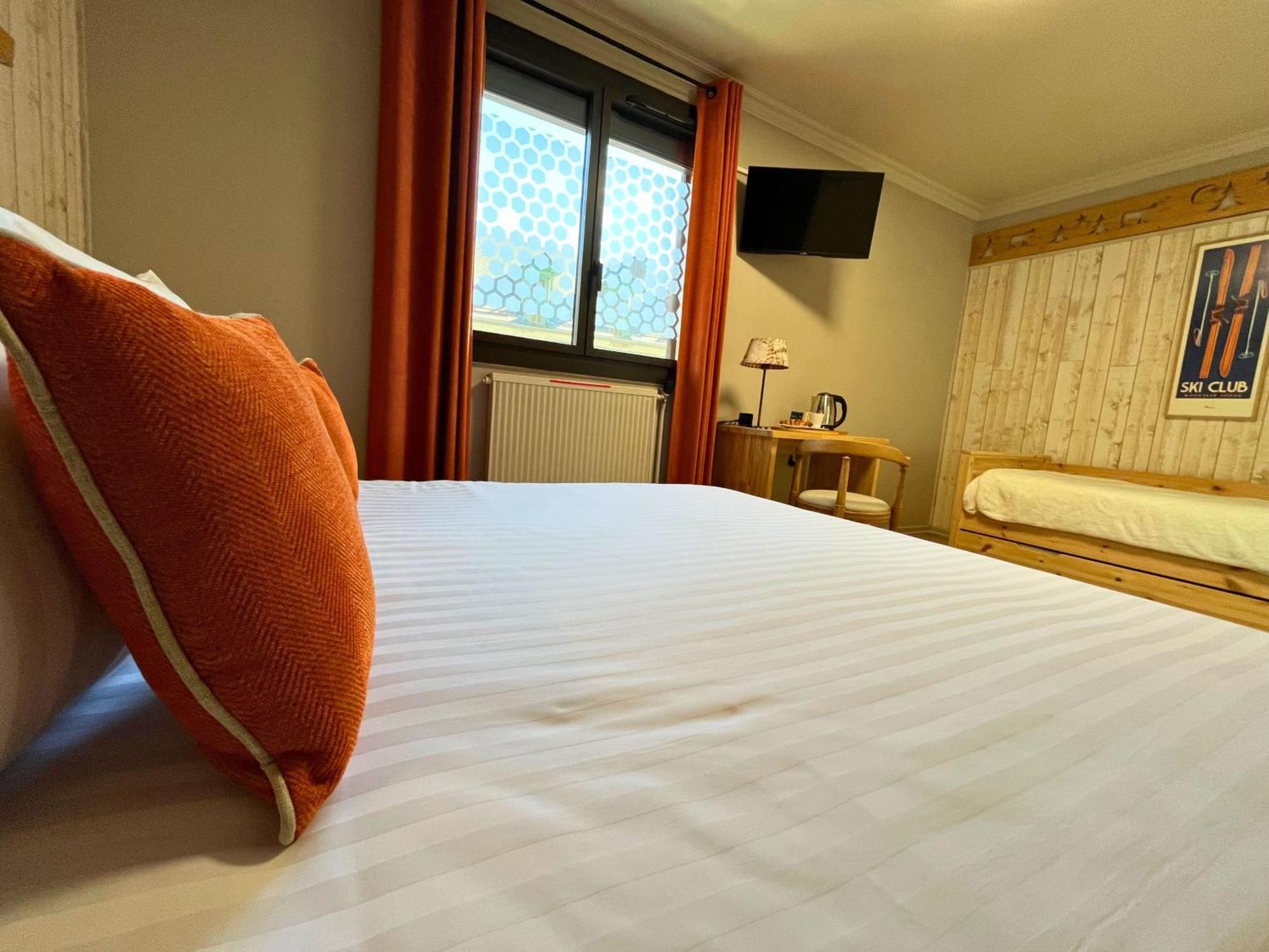 Hotel La Rencluse Saint-Mamet Bagian luar foto