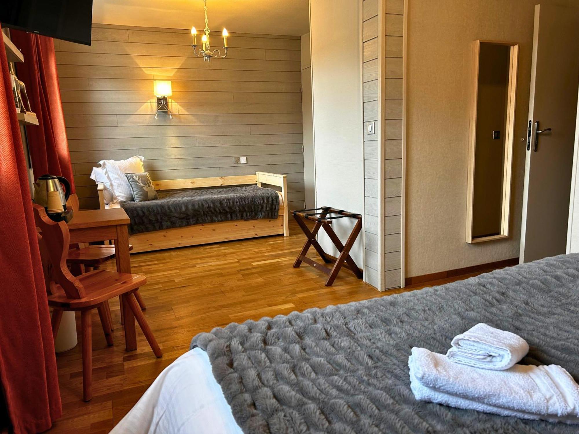 Hotel La Rencluse Saint-Mamet Bagian luar foto