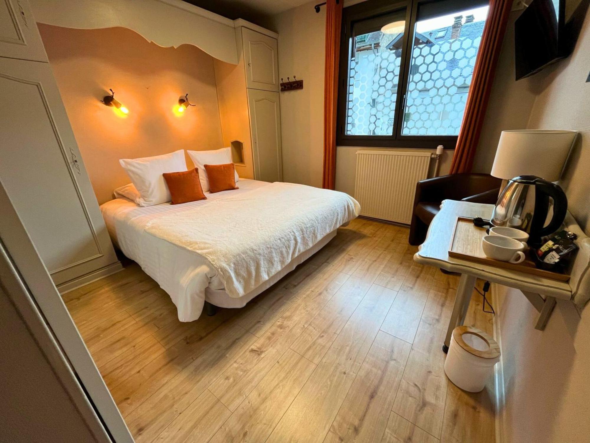 Hotel La Rencluse Saint-Mamet Bagian luar foto
