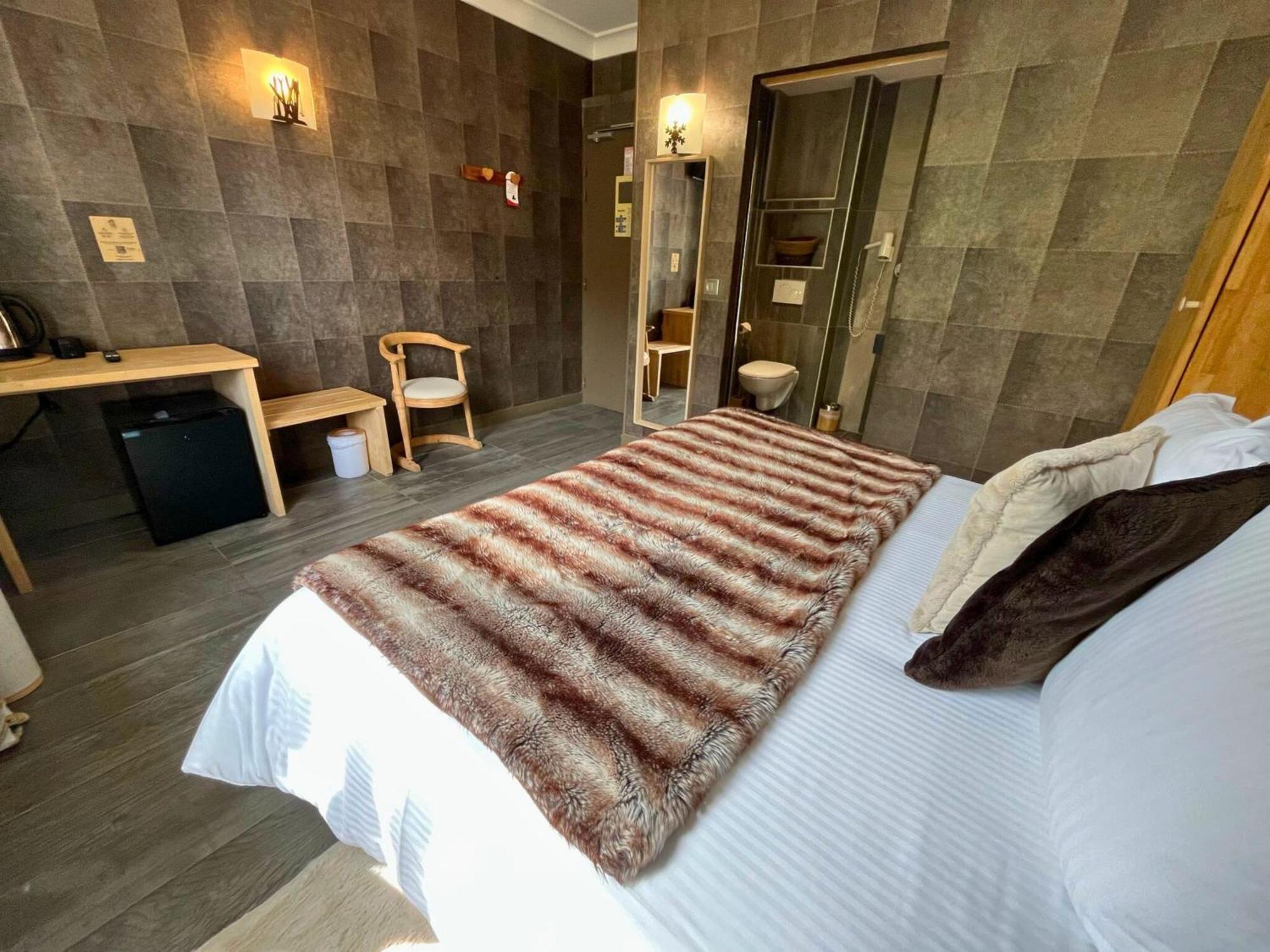 Hotel La Rencluse Saint-Mamet Bagian luar foto