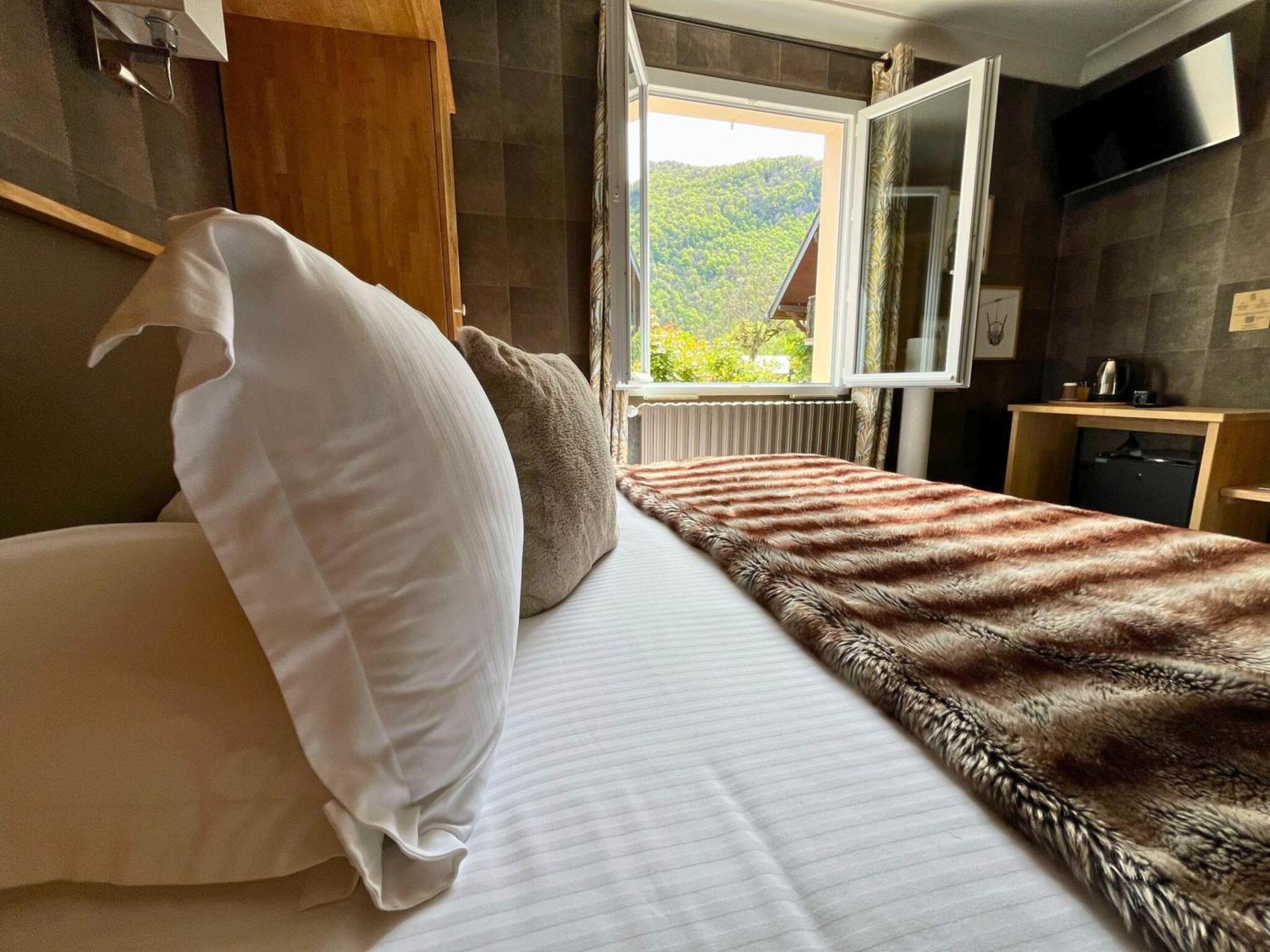 Hotel La Rencluse Saint-Mamet Bagian luar foto