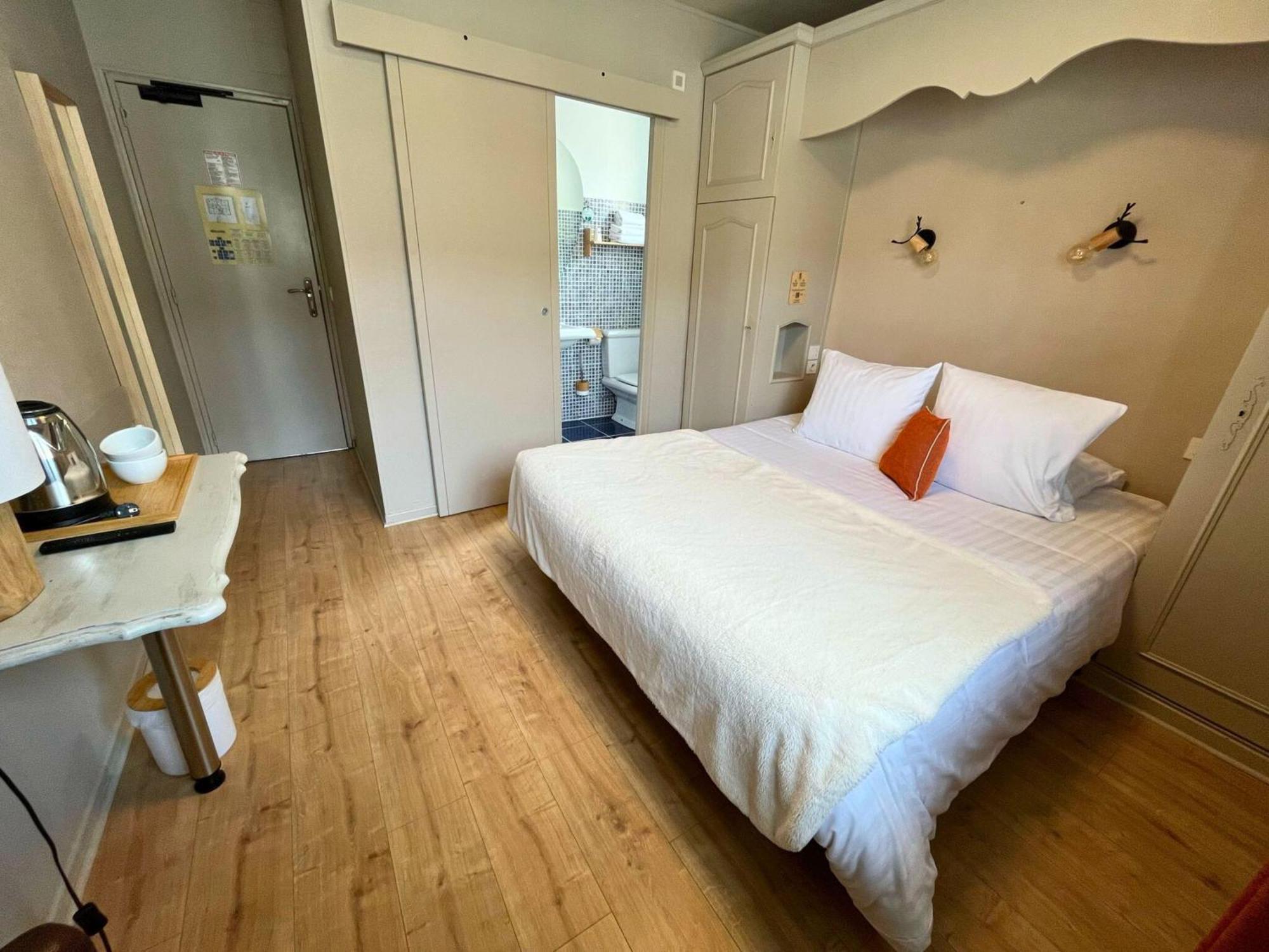 Hotel La Rencluse Saint-Mamet Bagian luar foto